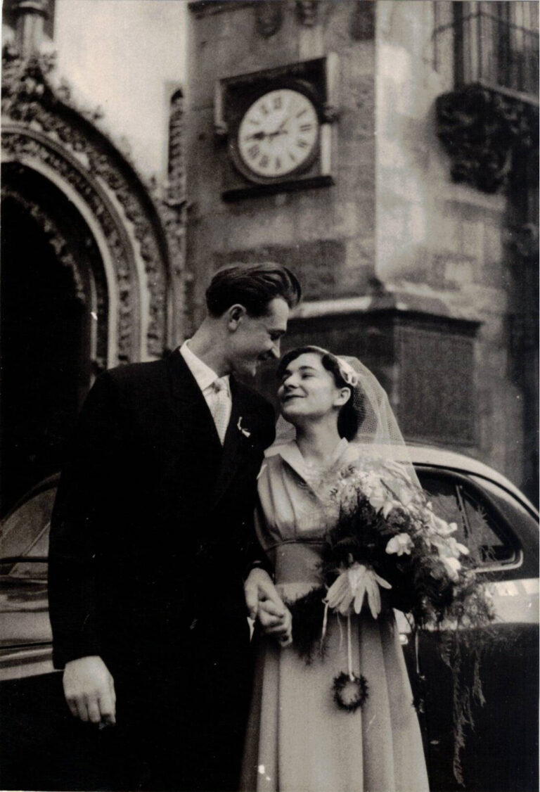 Alois a Alena Štěpánovi ve svatební den v Praze.